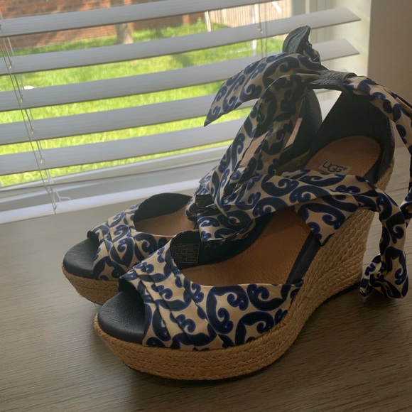 UGG sandals, size 5.5 - Picture 3 of 4